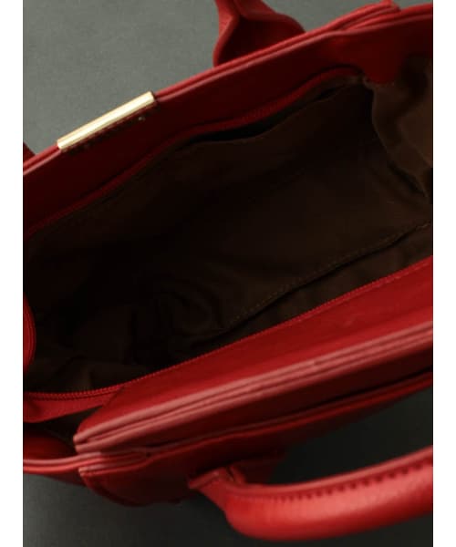 31 Sons de mode（トランテアン　ソン　ドゥ　モード）の「ポンポン付きトート－ＳＭＡＬＬ（バッグ・レディース・レッド/キャメル/オフホワイト/ネイビー・フリー）」の10枚目の写真