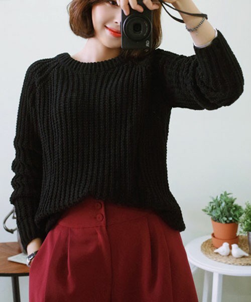 DHOLIC（ディーホリック）の「ラウンドネックソフト編みニット（ニット/セーター・レディース・アイボリー/ネイビー/ブラウン/ブラック・FREE）」の2枚目の写真