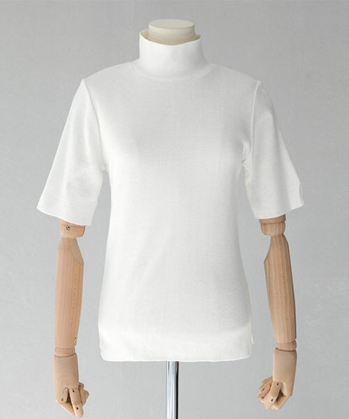 DHOLIC（ディーホリック）の「Vスリット入りハイネックニットトップス（ニット/セーター・レディース・ディープグレー/ブラック/ベージュ/ホワイトアイボリー/ワイン・FREE）」の2枚目の写真