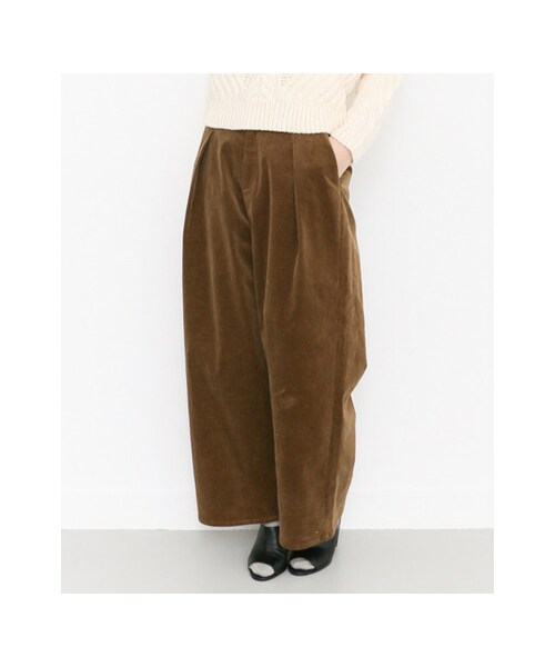 KBF（ケイビーエフ）の「KBF+ コーデュロイワイドボリュームパンツ（パンツ・レディース・D.BROWN/CAMEL/D.RED・one）」の4枚目の写真