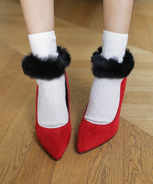 DHOLIC（ディーホリック）の「アンクルフェイクファーポインテッドトゥヒール（パンプス・レディース・ブラック/レッド・225/230/235/240/245/250）」の2枚目の写真