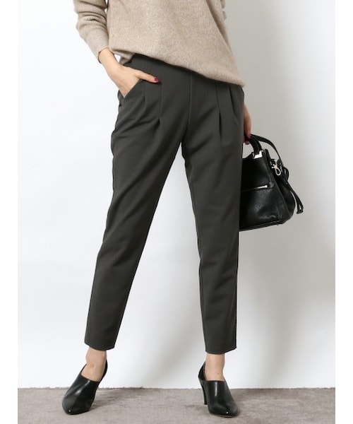 ★【使用わずか】qualite カリテ 2重織ストレッチタックパンツ★ qualite（カリテ）の「【GOOD LUCK PANTS】2重織ストレッチ