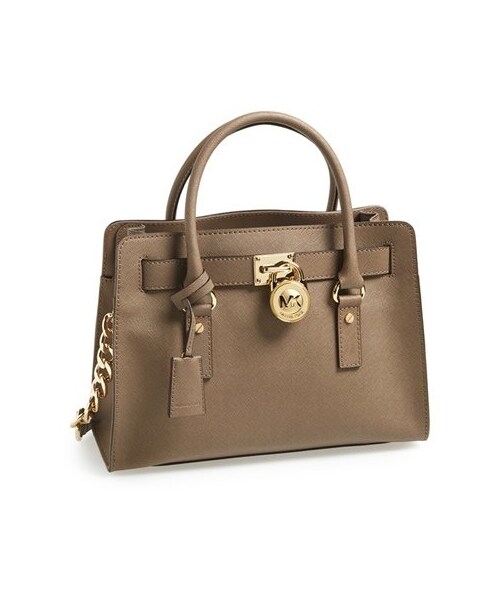 MICHAEL KORS（マイケルコース）の「MICHAEL Michael Kors 'Medium Hamilton' Saffiano Leather Satchel（ショルダーバッグ・レディース・Black/Brown/Blue・One Size）」の2枚目の写真