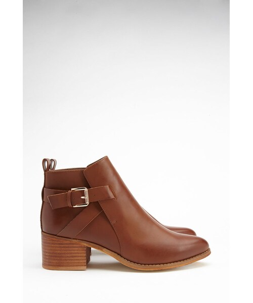 FOREVER 21(フォーエバー トゥエンティーワン)の「FOREVER 21 Buckled-Strap Ankle Booties(ブーツ・レディース・Black/Red・5.5/6/6.5/7/7.5/8/8.5/9/10)」の2枚目の写真