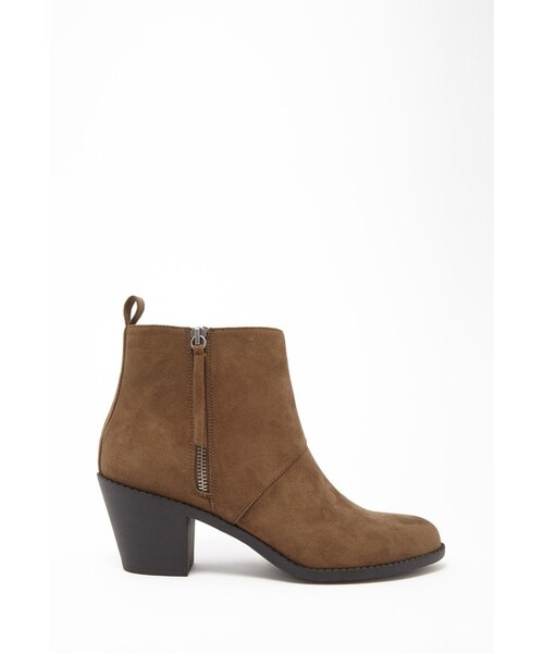 FOREVER 21(フォーエバー トゥエンティーワン)の「FOREVER 21 Faux Suede Booties(ブーツ・レディース・Black/Red/Brown・5.5/6/6.5/7/7.5/8/8.5/9/10)」の2枚目の写真