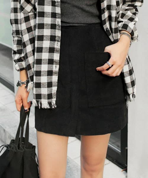 DHOLIC（ディーホリック）の「フロントポケットコーデュロイタイトミニスカート（スカート・レディース・サーモンピンク/ディープカーキ/ブラック・S/M）」の2枚目の写真