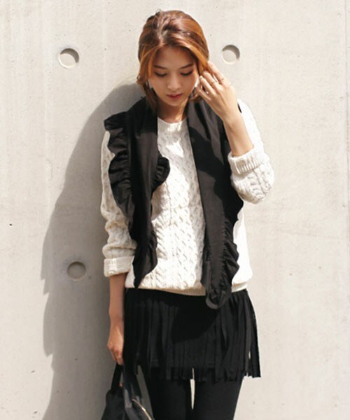 DHOLIC（ディーホリック）の「フリルヘムコットンマフラー（ストール/ショール・レディース・ベージュ/ブラック・ONE）」の2枚目の写真