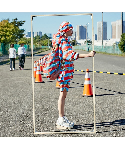 AlexanderLeeChang(アレキサンダーリーチャン)の「Pinyapple Pullover Hoodie(ジャケット/アウター・Black/Blue x Red・2 (予約可能)/3 (予約可能))」の3枚目の写真