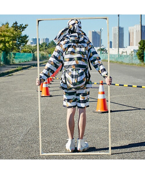 AlexanderLeeChang(アレキサンダーリーチャン)の「Pinyapple Pullover Hoodie(ジャケット/アウター・Black/Blue x Red・2 (予約可能)/3 (予約可能))」の6枚目の写真
