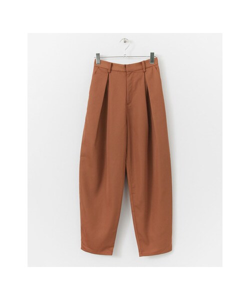 KBF（ケイビーエフ）の「KBF+ フロントボリュームタックパンツ