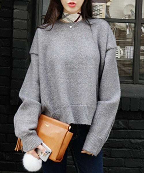 DHOLIC(ディーホリック)の「バックスリットヘムオーバーサイズニット(ニット/セーター・レディース・グレー/ライトブラウン・FREE)」の1枚目の写真