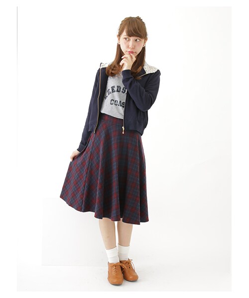 earth music&ecology(アースミュージックアンドエコロジー)の「<WEB限定大きな・小さなサイズ>ドロップショルダーハイネックニット(トップス・アイボリー/杢ライトグレー/ブラック/レッド/ネイビー/ダークグリーン・XS/L)」の17枚目の写真
