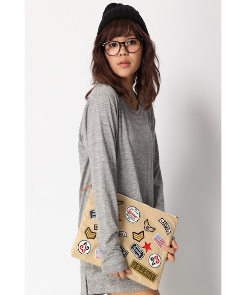 WEGO(ウィゴー)の「Military Motif Applique Clutch(アクセサリー・BEIGE/khaki green・F)」の2枚目の写真