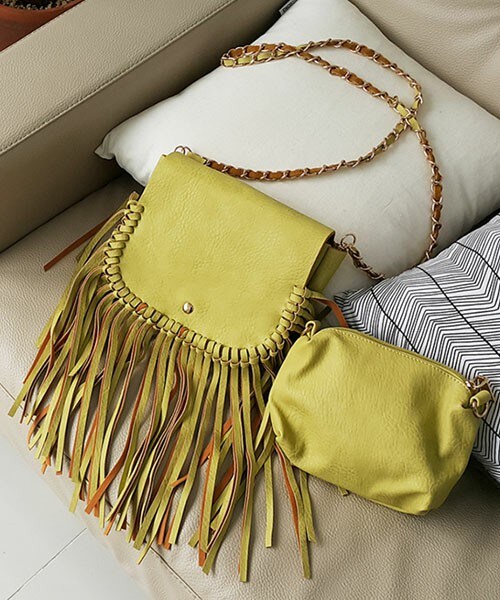 DHOLIC（ディーホリック）の「ポーチ付きフェイクレザーフリンジチェーンバッグ（ショルダーバッグ・レディース・ブラック/ベージュ/ライム・ONE）」の3枚目の写真