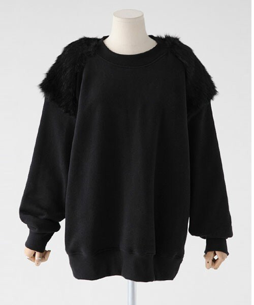 DHOLIC（ディーホリック）の「裏起毛ショルダーファーポイントプルオーバー（スウェット・レディース・ベージュ/ブラック/ネイビー/ホワイトアイボリー・FREE）」の3枚目の写真