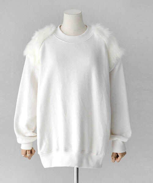 DHOLIC（ディーホリック）の「裏起毛ショルダーファーポイントプルオーバー（スウェット・レディース・ベージュ/ブラック/ネイビー/ホワイトアイボリー・FREE）」の2枚目の写真