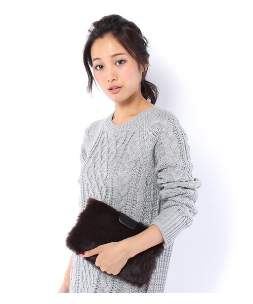 laboratory work（ラボラトリーワーク）の「ラビットファー×フェイクレザークラッチバッグ（バッグ・レディース・ライトベージュ/ダークブラウン/グレー）」の4枚目の写真