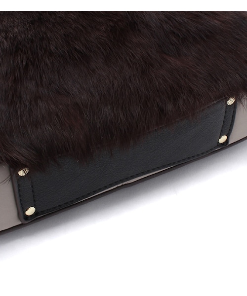 laboratory work（ラボラトリーワーク）の「ラビットファー×フェイクレザークラッチバッグ（バッグ・レディース・ライトベージュ/ダークブラウン/グレー）」の7枚目の写真