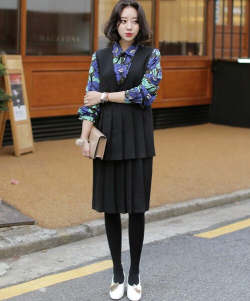 DHOLIC（ディーホリック）の「Vネックティアードプリーツワンピース（ワンピース・レディース・グレー/ブラック・FREE）」の2枚目の写真