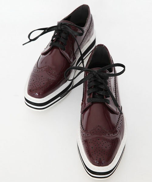 DHOLIC（ディーホリック）の「エナメルウィングチップシューズ（ドレスシューズ・レディース・シルバー/ブラック/ワイン・225/230/235/240/245/250）」の3枚目の写真