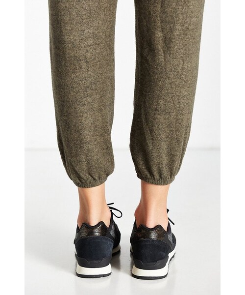 NEW BALANCE（ニューバランス）の「New Balance 696 Luxury Running Sneaker（スニーカー・レディース・Black/Beige・6/7/7.5/8/8.5/9/10）」の5枚目の写真