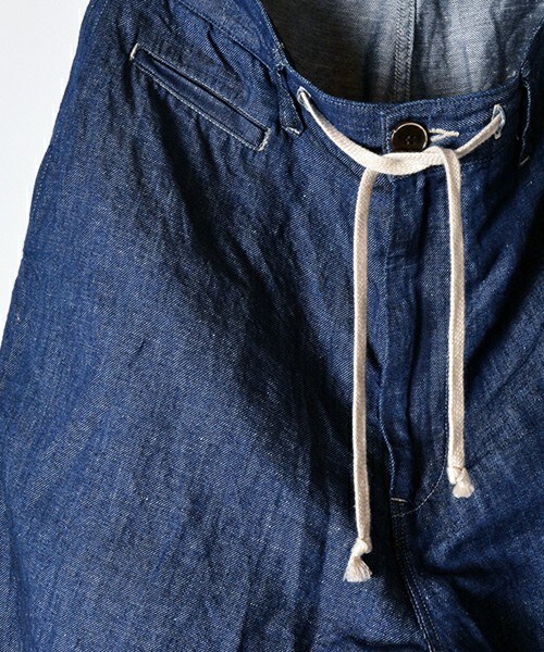 Johnbull Private labo（ジョンブルプライベートラボ）の「ワイドイージーパンツ（デニムパンツ・メンズ・ホワイト系その他/インディゴブルー・SMALL/MEDIUM/LARGE）」の7枚目の写真