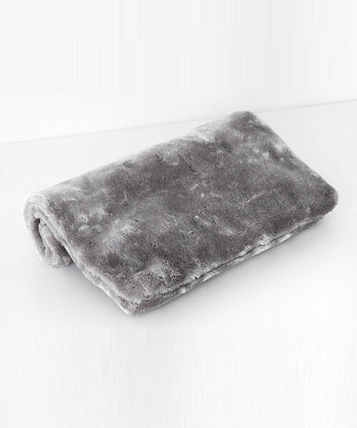 DHOLIC（ディーホリック）の「2wayもこもこロールクラッチバッグ（クラッチバッグ・レディース・クリーム/グレー/ベージュ・ONE）」の2枚目の写真