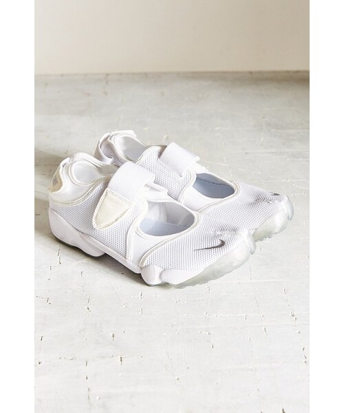 NIKE（ナイキ）の「Nike Air Rift Running Sneaker（スニーカー・レディース・White・6/7/8/9/10）」の2枚目の写真