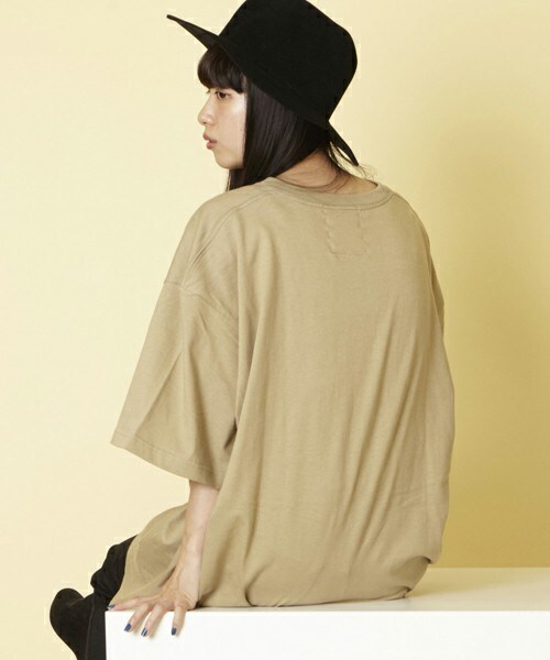 unrelaxing（アンリラクシング）の「スーパーオーバーサイズビッグTシャツ ビッグシルエットドロップショルダーTシャツ UR-315W（Tシャツ/カットソー・レディース・ホワイト/ブラック/グレー/ベージュ/ネイビー・SMALL/MEDIUM/LARGE）」の12枚目の写真