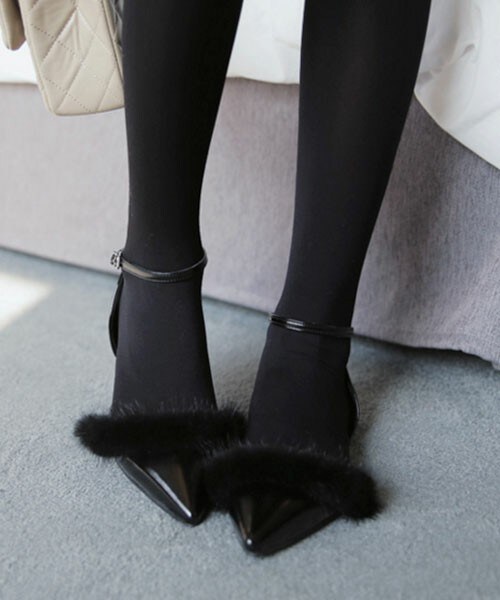 DHOLIC（ディーホリック）の「ミンクファーポイントフラットシューズ（パンプス・レディース・ディープカーキ/ブラック・230/235/240/245/250）」の2枚目の写真