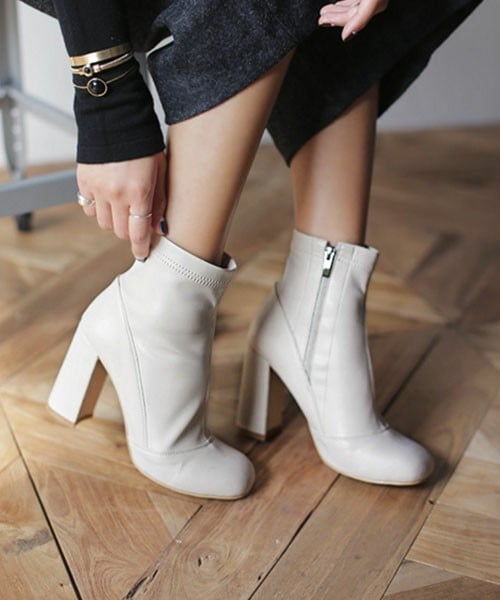 DHOLIC（ディーホリック）の「切り替えステッチスクエアートゥアンクルブーツ（ブーツ・レディース・ブラックA/ブラックB/ライトベージュ/ワイン・225/230/235/240/245）」の3枚目の写真