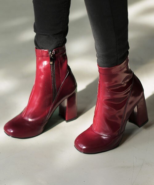 DHOLIC（ディーホリック）の「切り替えステッチスクエアートゥアンクルブーツ（ブーツ・レディース・ブラックA/ブラックB/ライトベージュ/ワイン・225/230/235/240/245）」の4枚目の写真