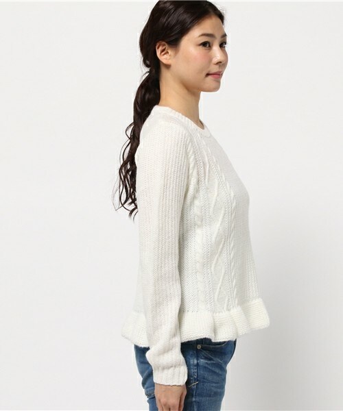 Soareak(ソアリーク)の「ペプラムケーブルプルオーバー(ニット/セーター・レディース・ホワイト/ライトブルー/ライトピンク・MEDIUM)」の5枚目の写真