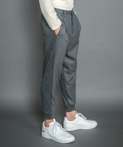 ato(アトウ)の「ウールバスケット タック入りイージースラックス(スラックス・メンズ・グレー/ブラック/ネイビー・44/46/48)」の5枚目の写真