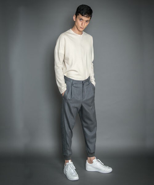 ato(アトウ)の「ウールバスケット タック入りイージースラックス(スラックス・メンズ・グレー/ブラック/ネイビー・44/46/48)」の4枚目の写真