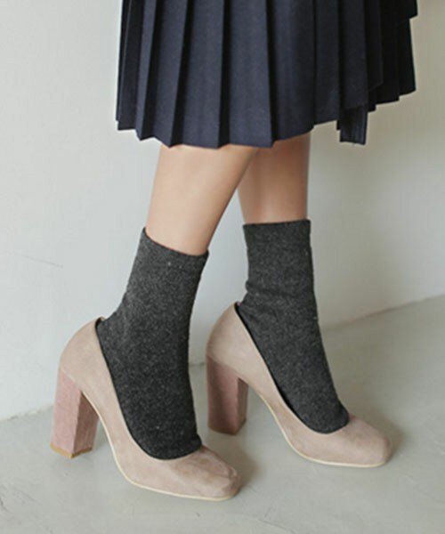 DHOLIC(ディーホリック)の「ツーマテリアルスクエアートゥチャンキーヒール(パンプス・レディース・サーモンピンク/ディープグレー/ブラック・225/230/235/240/245/250)」の1枚目の写真