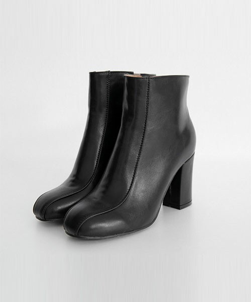 DHOLIC（ディーホリック）の「カットクロスフェイクレザーショートブーツ（ブーツ・レディース・グレー/ブラック・230/235/240/245/250）」の2枚目の写真