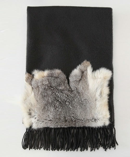 DHOLIC（ディーホリック）の「ラビットファーポイントマフラー（マフラー・レディース・ライトグレー/ワイン/ネイビー/ダークグレー/ブラック/チェック/ブラウン・ONE）」の3枚目の写真