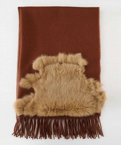 DHOLIC（ディーホリック）の「ラビットファーポイントマフラー（マフラー・レディース・ライトグレー/ワイン/ネイビー/ダークグレー/ブラック/チェック/ブラウン・ONE）」の4枚目の写真