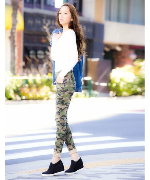 Re:EDIT（リエディ）の「8cmインヒールスリッポンスニーカー[CHICMUSE]（その他・レディース・ブラックPU/ホワイトPU/ブラック/ホワイト/ピンク/ブルー/イエロー/ネイビー/デニムネイビー/迷彩/ブラックレース/ホワイトレース/ピンクレース/ブルーレース/イエローレース/ストライプネイビー/マルチストライプブルー/迷彩×ブラック/ボーダー・XS/S/M/L/LL/3L）」の3枚目の写真