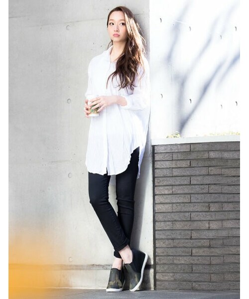 Re:EDIT（リエディ）の「8cmインヒールスリッポンスニーカー[CHICMUSE]（その他・レディース・ブラックPU/ホワイトPU/ブラック/ホワイト/ピンク/ブルー/イエロー/ネイビー/デニムネイビー/迷彩/ブラックレース/ホワイトレース/ピンクレース/ブルーレース/イエローレース/ストライプネイビー/マルチストライプブルー/迷彩×ブラック/ボーダー・XS/S/M/L/LL/3L）」の4枚目の写真