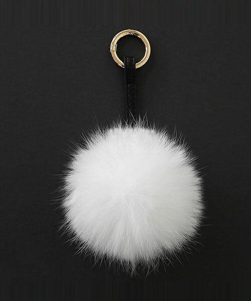 DHOLIC（ディーホリック）の「リアルフォックスファーポンポンキーリング（キーケース/キーアクセサリー・レディース・グリーン/グレー/ディープスカイブルー/ピンク/ブラック/ベージュ/ホワイト/レッド・ONE）」の2枚目の写真