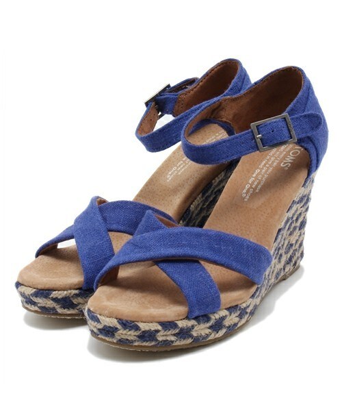 TOMS（トムス）の「ウィメンズ トムス ストラップ ウェッジサンダル TOMS W STRAPPY WEDGES（サンダル・レディース・ブラック/ベージュ/オレンジ/ブルー/ライトブルー・23cm/24.5cm/22.5cm/23.5cm/22cm/24cm）」の4枚目の写真