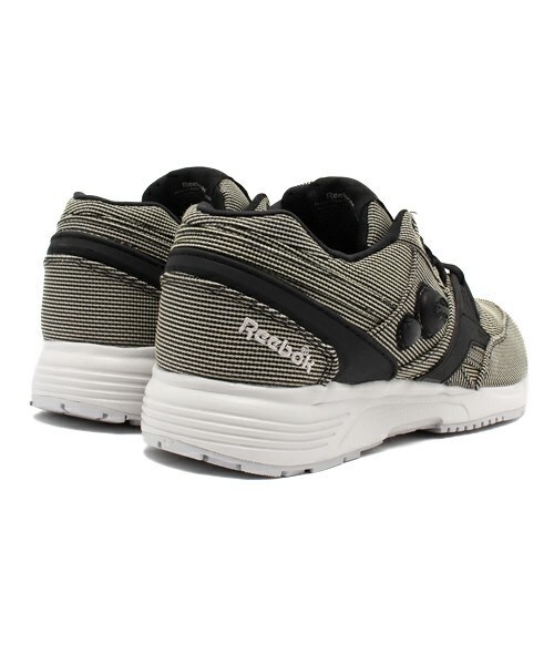 Reebok（リーボック）の「メンズ リーボック クラシック ポンプ ランニング デュアル ケブラー Reebok PUMP RUNNING DUAL TECH M47614（スニーカー・メンズ・ブラック・26.5cm/27cm/27.5cm/28cm）」の3枚目の写真