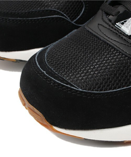 PUMA（プーマ）の「ユニセックス プーマ オールホワイト ブラック モノトーン PUMA R698 WHITE ON WHITE 358142（スニーカー・メンズ・ホワイト/ブラック・23cm/23.5cm/24cm/24.5cm/26cm/26.5cm/27cm/27.5cm/28cm）」の6枚目の写真