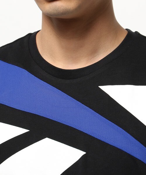Reebok（リーボック）の「メンズ リーボック ベクターロゴ プリント Tシャツ Reebok TYO VECTOR DESIGN TEE（Tシャツ/カットソー・メンズ・ホワイト/ブラック/ブルー/ネイビー・MEDIUM/LARGE/X-LARGE）」の8枚目の写真