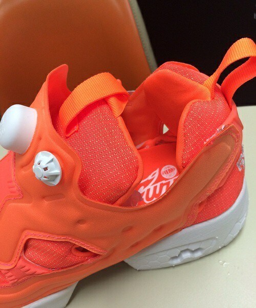 Reebok(リーボック)の「ユニセックス リーボック インスタポンプ テック オレンジ ケブラー素材 Reebok INSTAPUMP FURY TECH M46319(スニーカー・メンズ・オレンジ・22cm/23cm/23.5cm/24cm/24.5cm/26cm/26.5cm/27cm/27.5cm/28.5cm/29cm/28cm)」の3枚目の写真