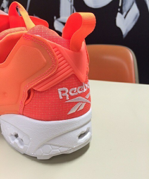 Reebok(リーボック)の「ユニセックス リーボック インスタポンプ テック オレンジ ケブラー素材 Reebok INSTAPUMP FURY TECH M46319(スニーカー・メンズ・オレンジ・22cm/23cm/23.5cm/24cm/24.5cm/26cm/26.5cm/27cm/27.5cm/28.5cm/29cm/28cm)」の4枚目の写真
