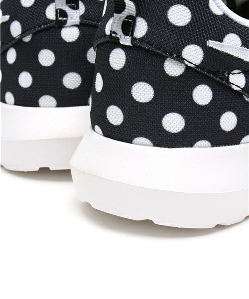 NIKE(ナイキ)の「ユニセックス ナイキ ローシ ドット柄 昆虫シリーズ NIKE ROSHE NM QS 810857(スニーカー・メンズ・A/B/C/D・24cm/24.5cm/26.5cm/27cm/27.5cm/28cm/28.5cm/29cm)」の11枚目の写真