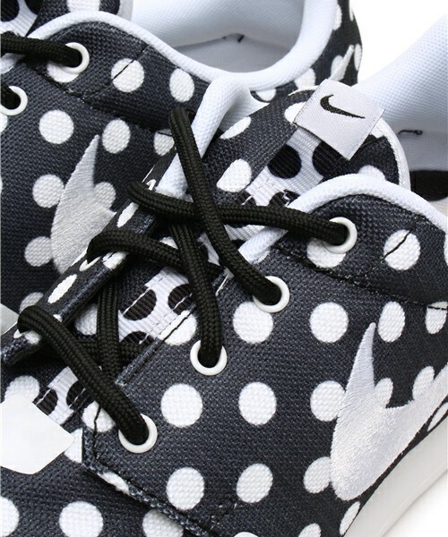 NIKE(ナイキ)の「ユニセックス ナイキ ローシ ドット柄 昆虫シリーズ NIKE ROSHE NM QS 810857(スニーカー・メンズ・A/B/C/D・24cm/24.5cm/26.5cm/27cm/27.5cm/28cm/28.5cm/29cm)」の9枚目の写真